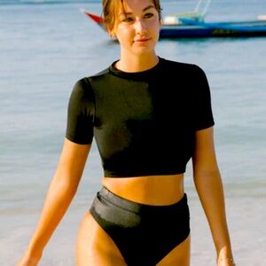 NWT BuffBunny black cropped rash guard/swim shirt, size medium